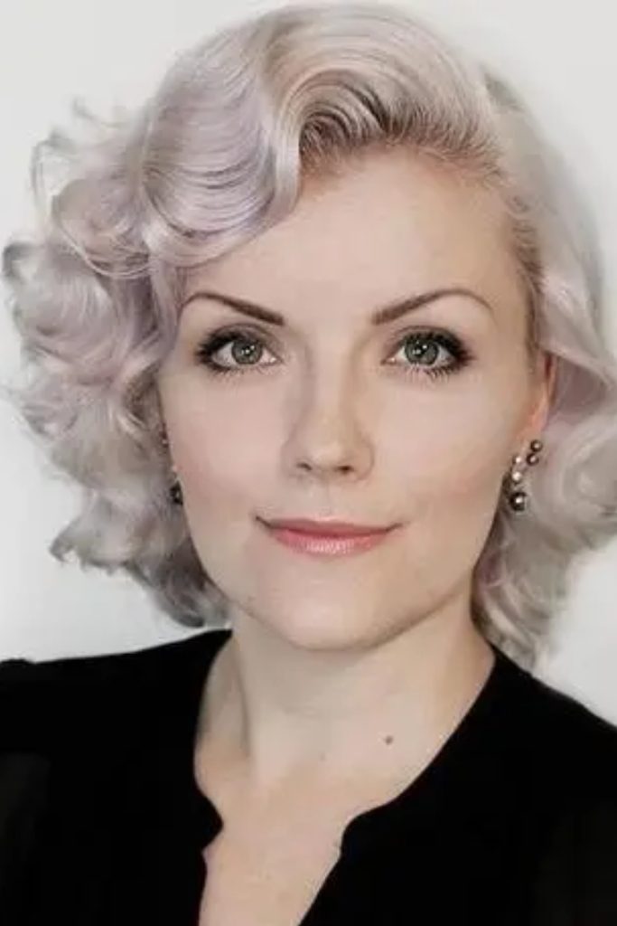 26. Short Vintage Haircut